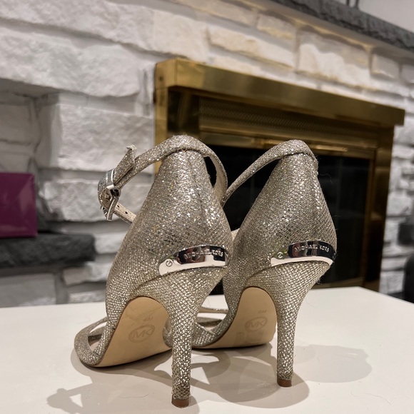 Michael Kors sandals - Picture 2 of 4